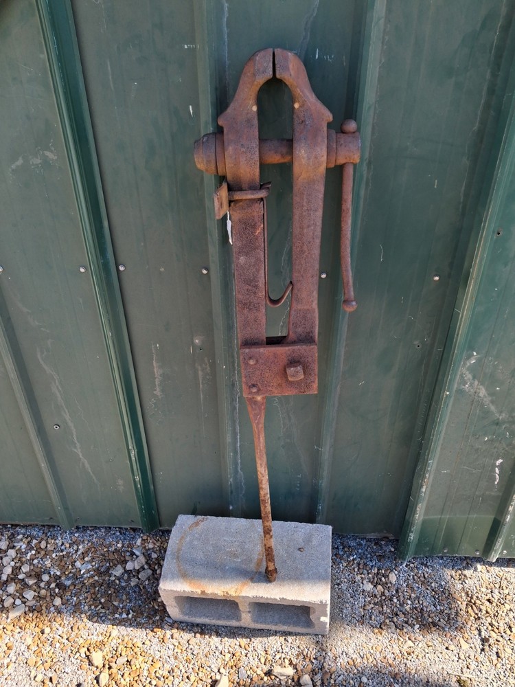 Vintage Antique Blacksmith Post Leg Vise forge anvil tool