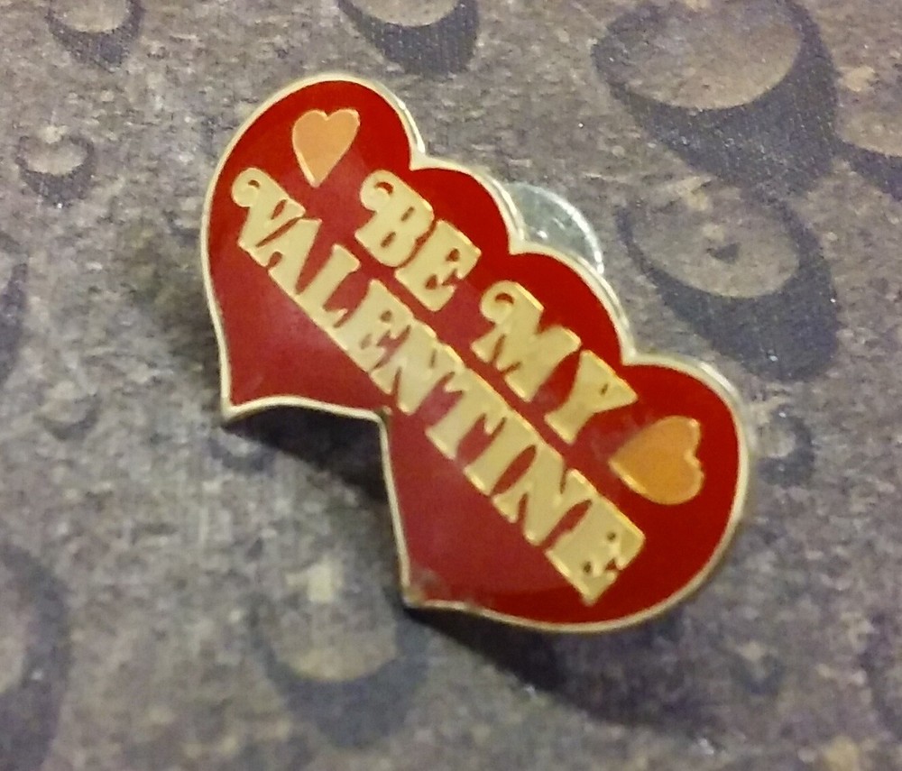 BE MY VALENTINE pin badge
