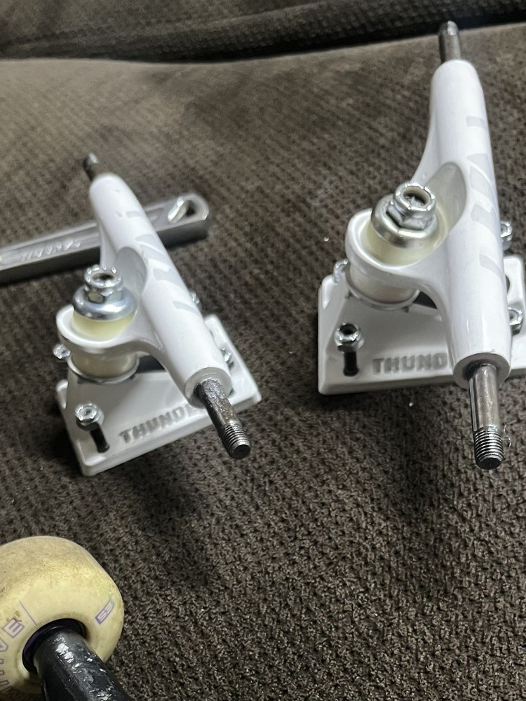 Thunder Sonora White Team 147 Trucks 8.0