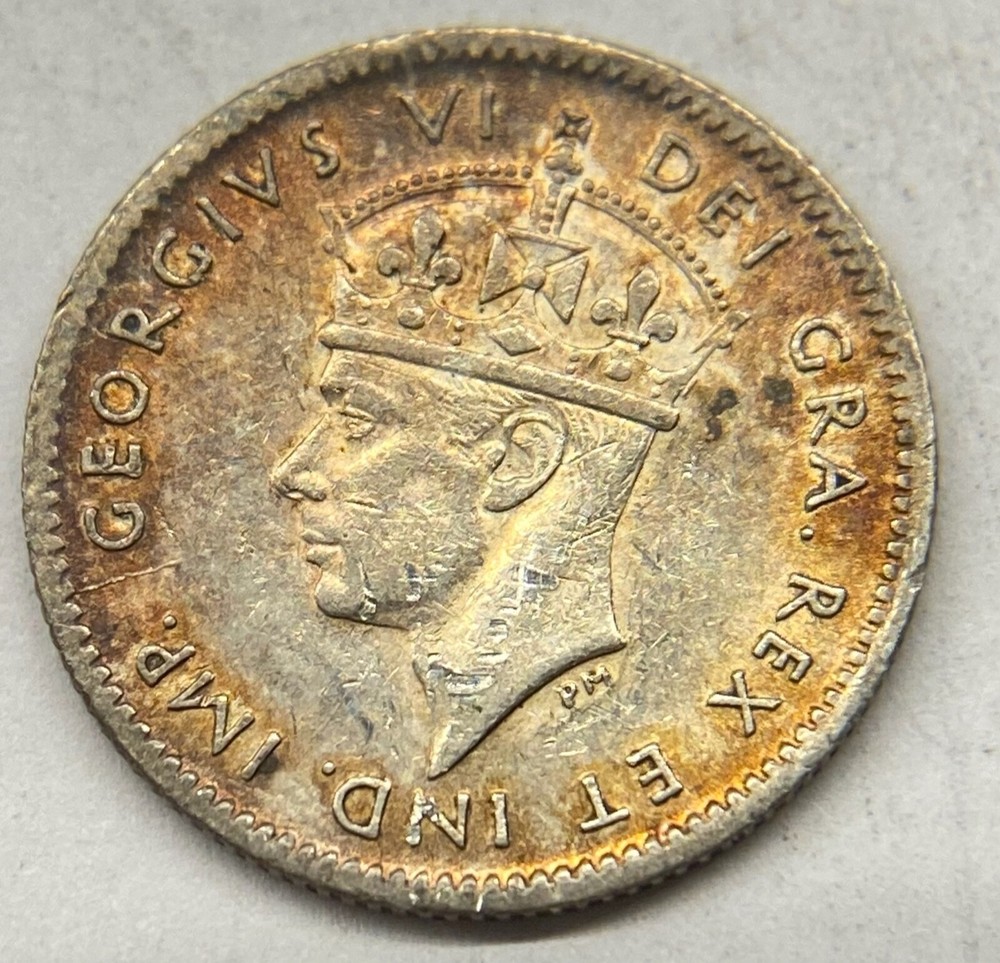 Newfoundland 1943 5 Cents Silver Coin - Extra Fine +