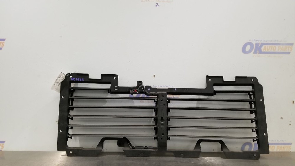 18 CHEVY SUBURBAN 1500 AIR SHUTTER