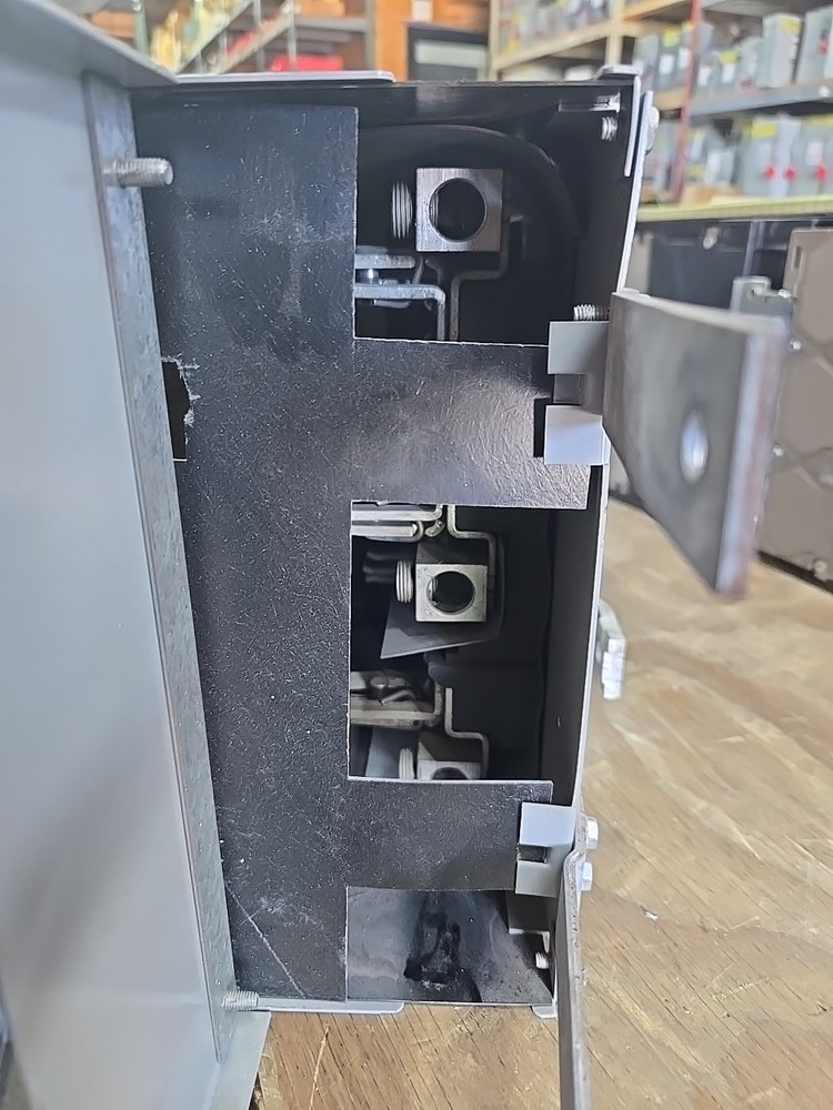 GE THFP324 200 amp 240 volt Fused Panel Mount Switch