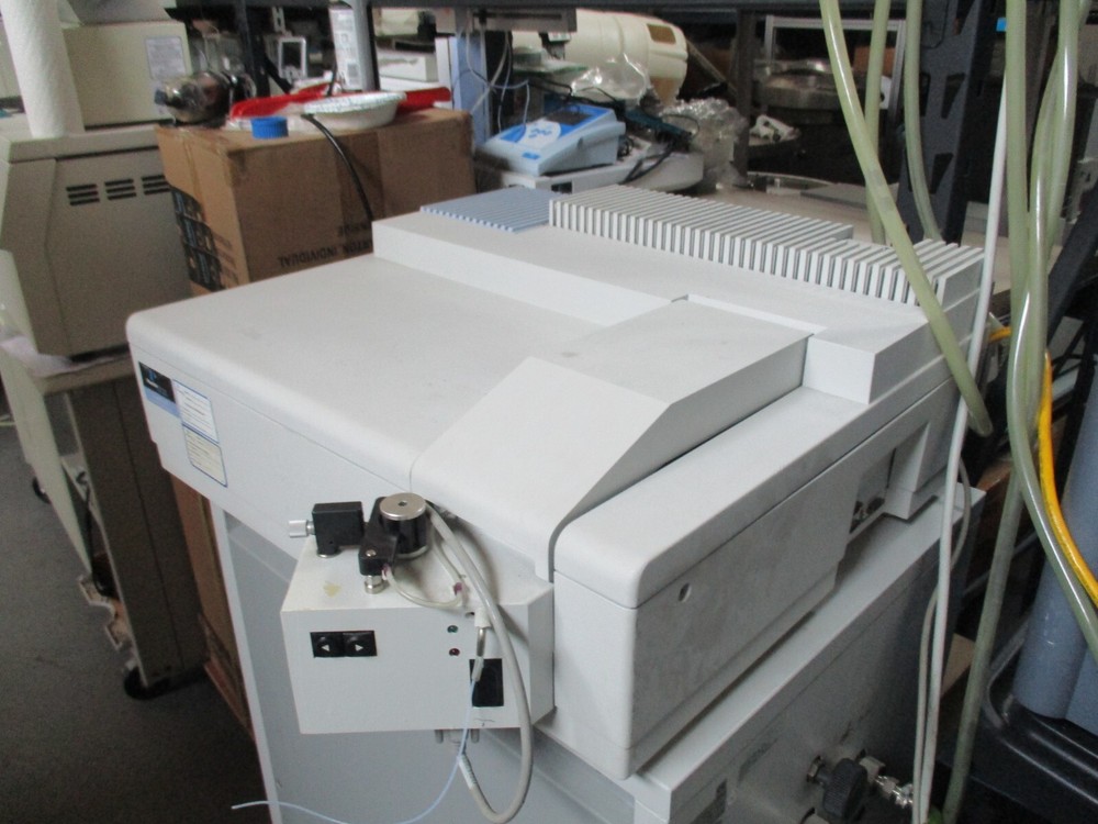Perkin Elmer Lambda 25 UV/Vis Spectrometer