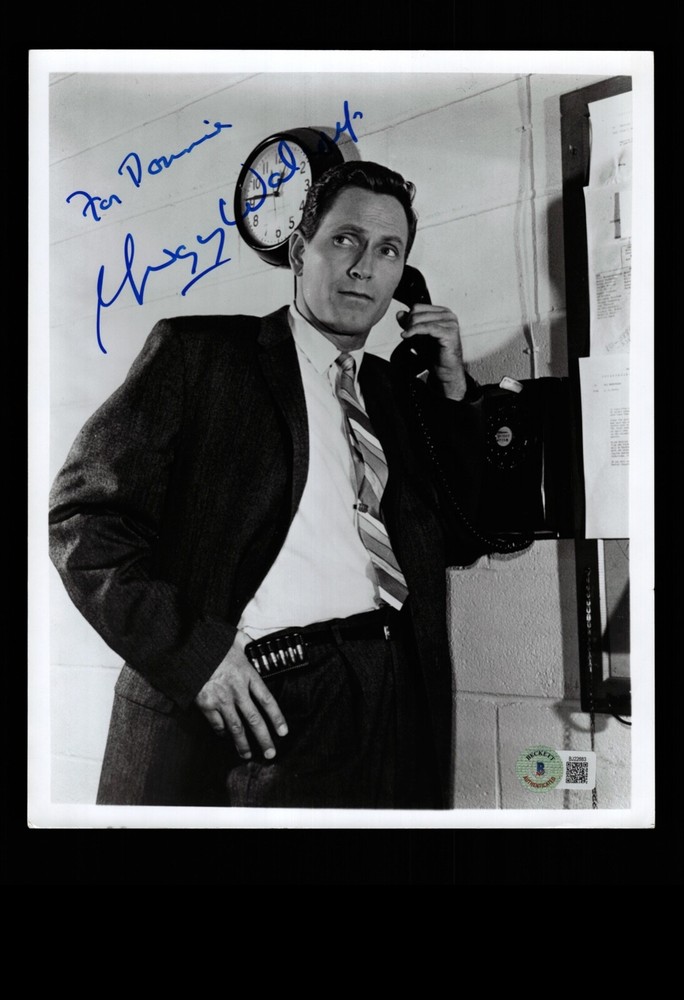GREGORY WALCOTT SIGNED 8X10 PHOTO BECKETT AUTHENTICATED COA