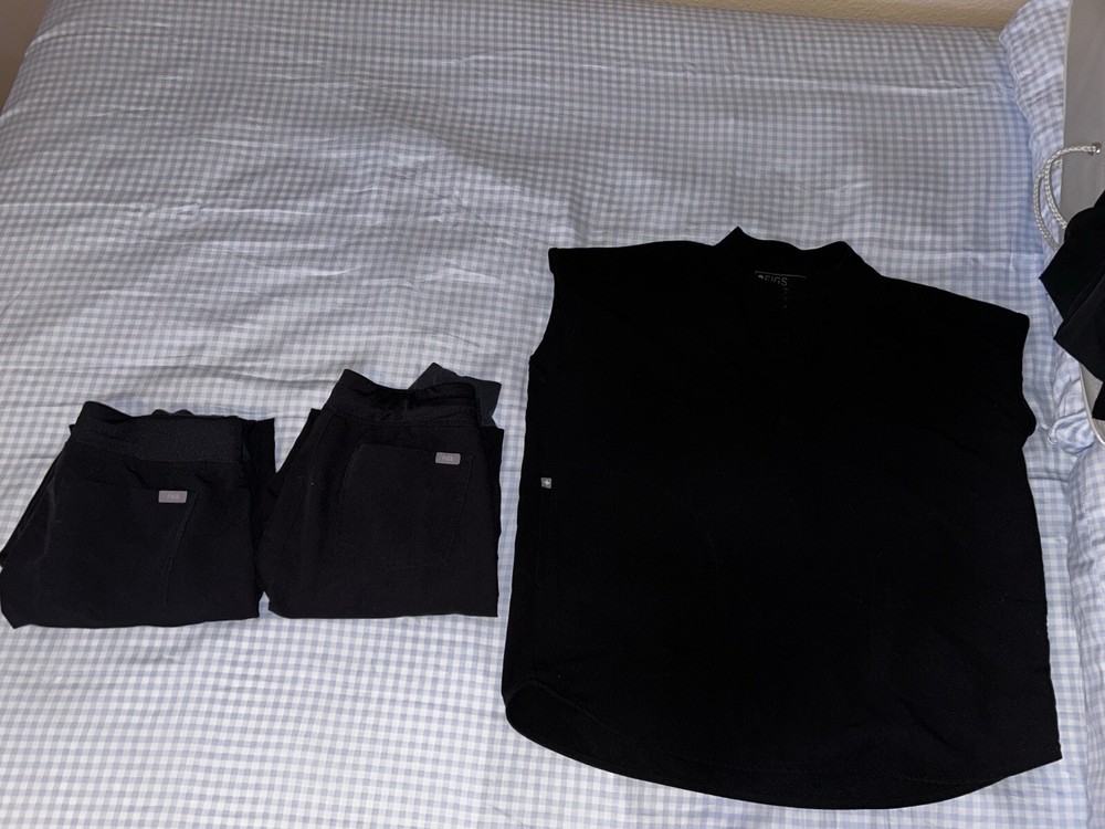Figs Scrub Set In Black (Comes With Two Bottoms)