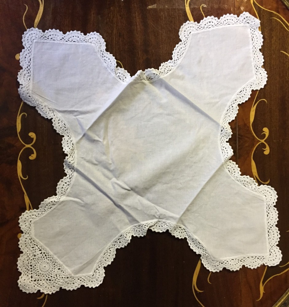 Bread or Bun Basket Liner Embroidered Simple Design