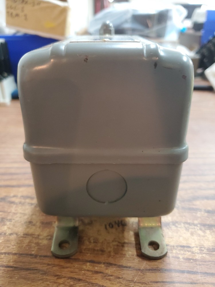 SQUARE D 9036 GG-2 Ser C Liquid Level Float Switch (VR6)