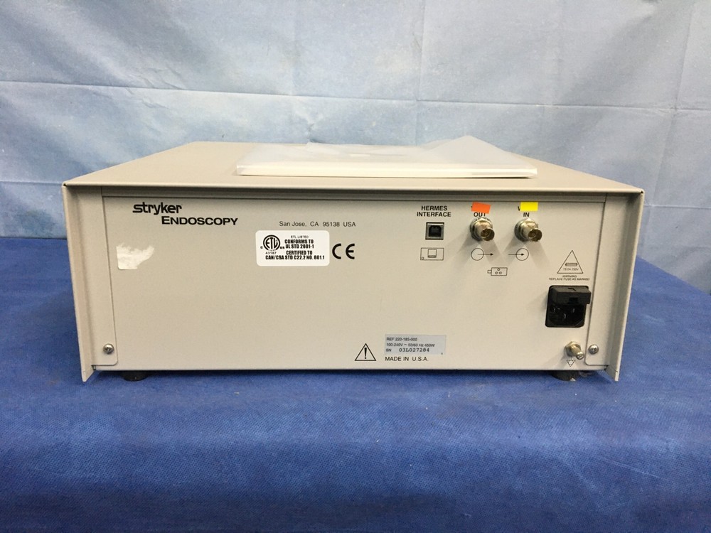 Stryker Endoscopy x6000 Light Source 220-185-000. Bulb Hours: 259