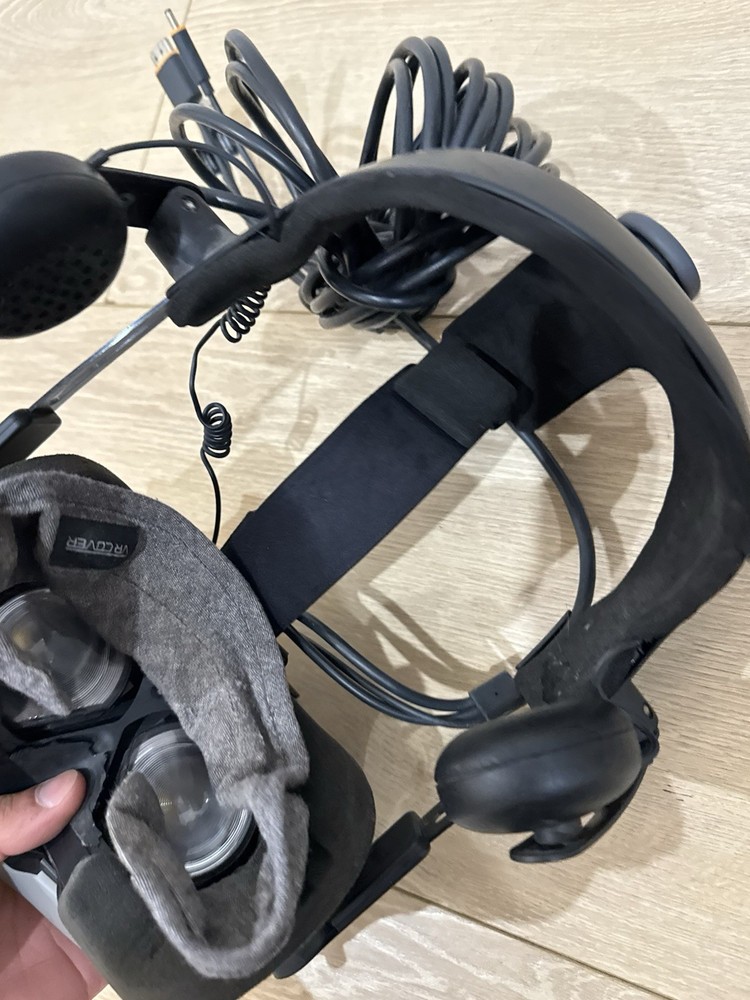 HTC Vive VR Headset Kit System Virtual Reality Remotes + More