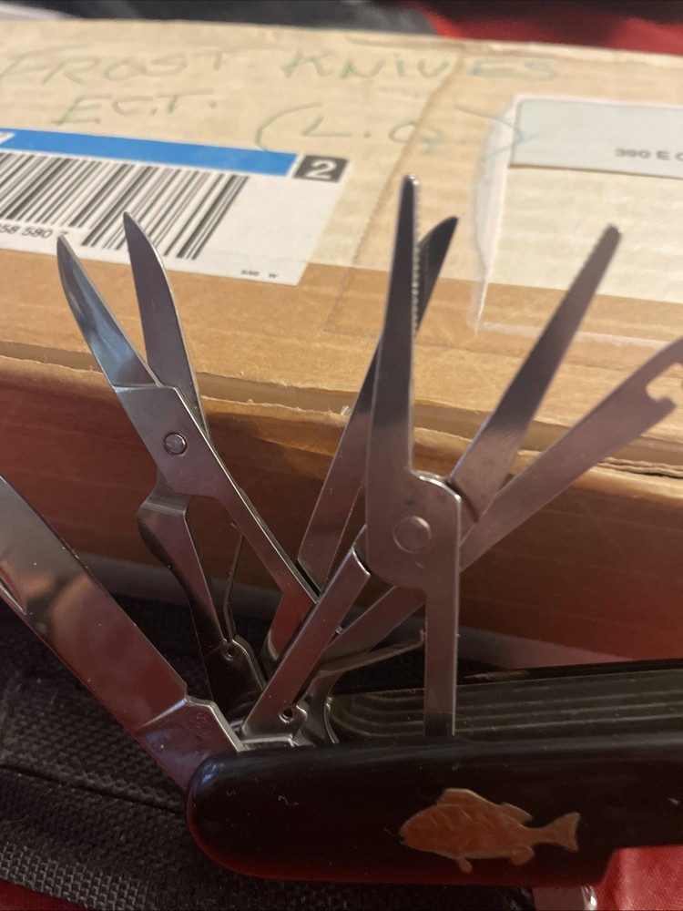 10 Blades MULTI PURPOSE CAMPING/CARRY KNIFE