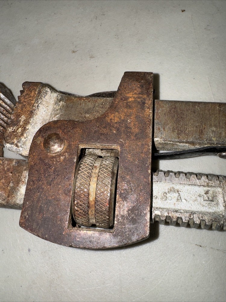 Vintage RED DIAMOND TOOL Adjustable Pipe Wrench 18"