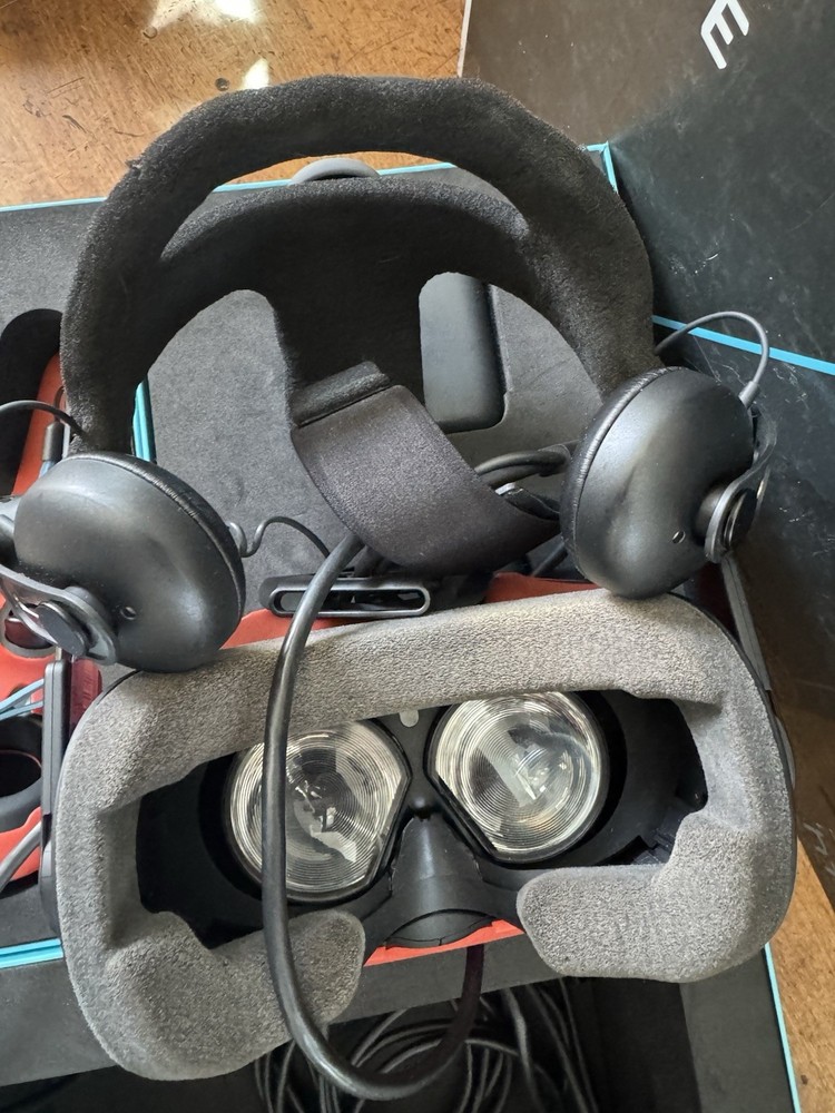 HTC Vive Virtual Reality VR Full System