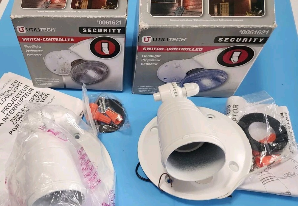 Utilitech 6-in 1-Head Halogen White Switch Controlled Flood Light MT125WUT NEW