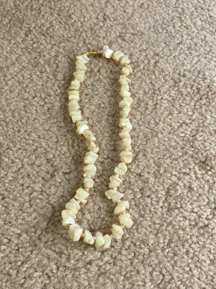 Beautiful Vintage Shell Necklace Estate