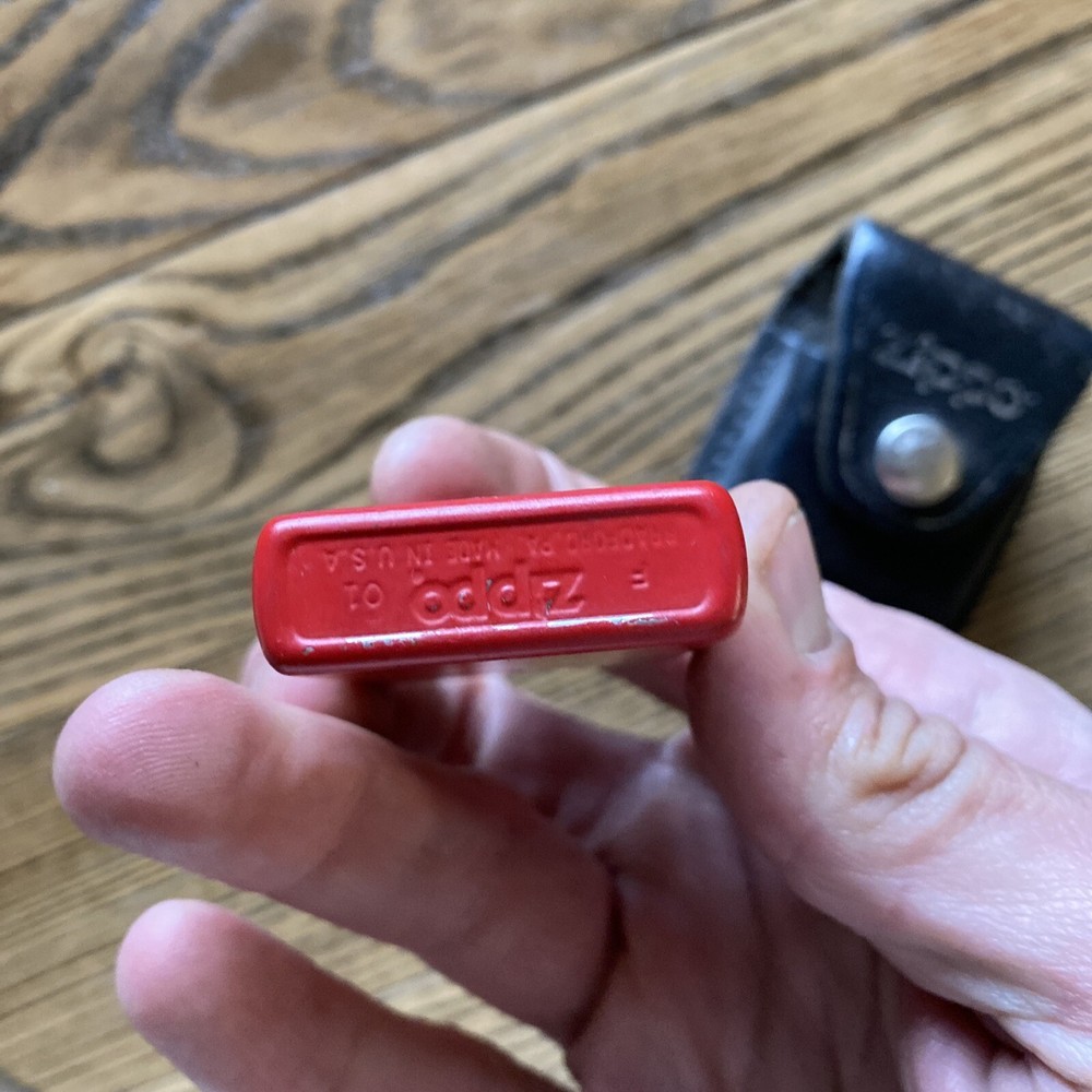 2001 red case zippo lighter with leather pouch works