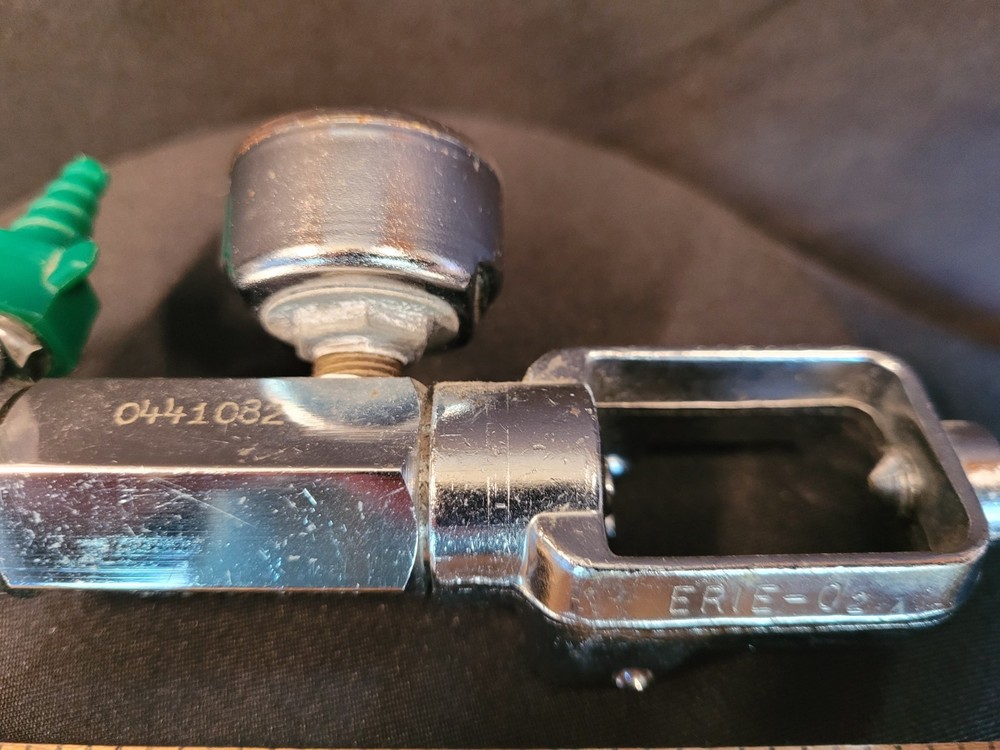 Erie Oxgen Regulator with Flowmeter