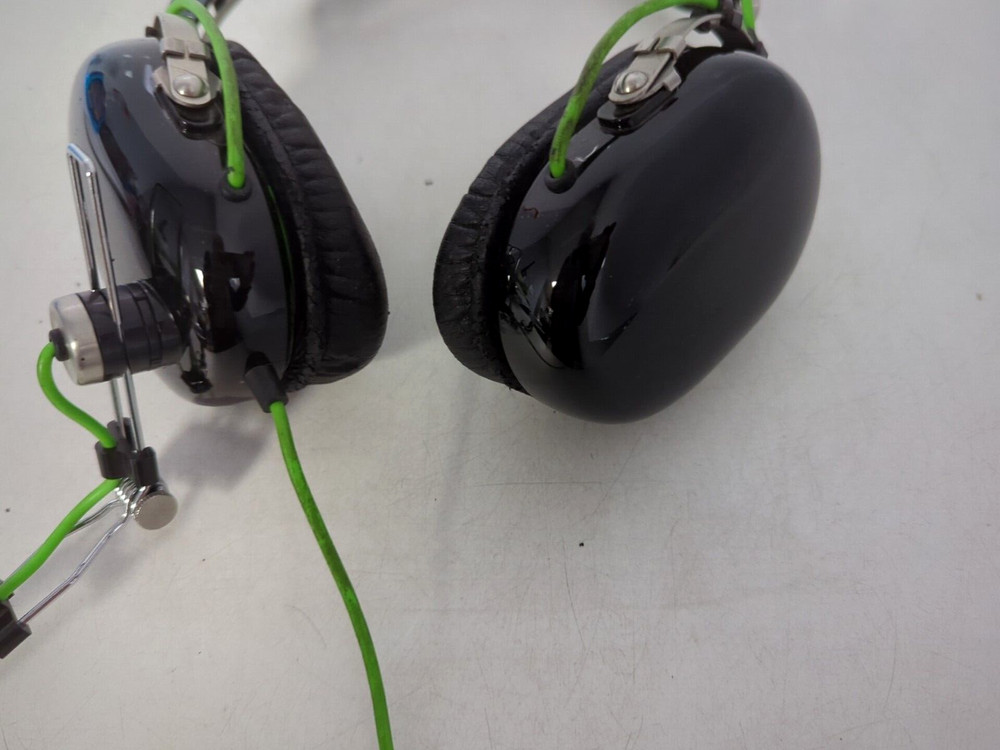 RAZER WIRELESS HEADPHONES - FULLY FUNCTIONAL