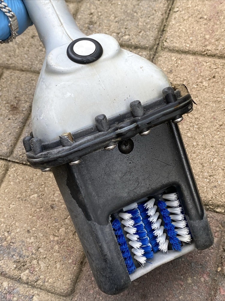 MTECH TEAT SCRUBBER PREP SYSTEM FOR PARTS / NOT WORKING