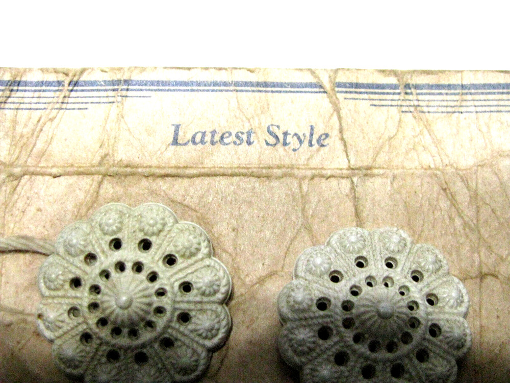 Vintage Buttons-On Card-Plastic-Reticulated