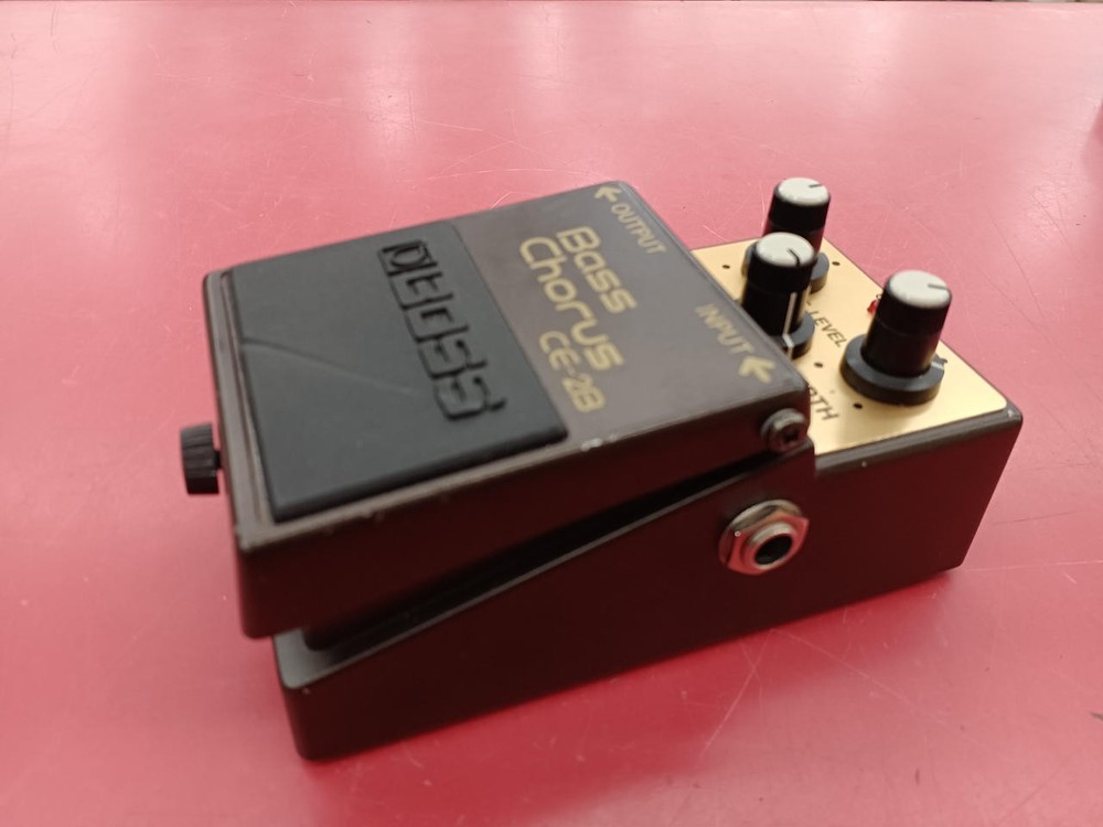 BOSS CE-2B Chorus Guitar Effects Pedal Used