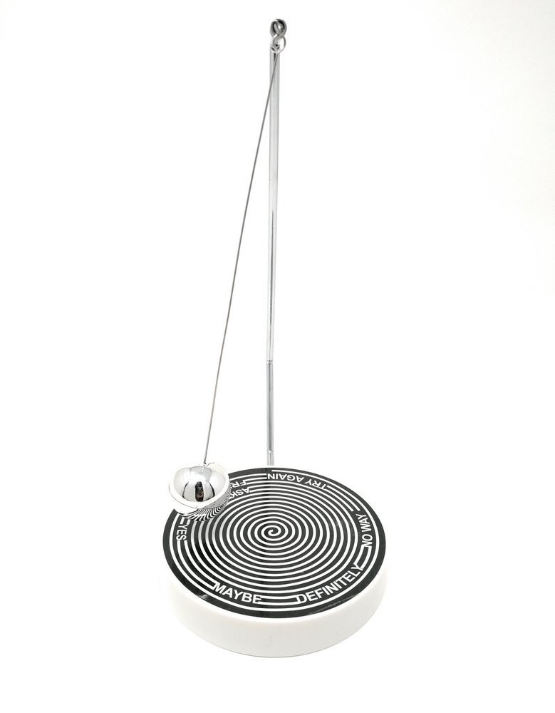 THY COLLECTIBLES Magnetic Decision Maker (Black white)