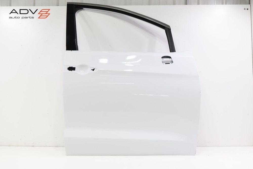 2017 - 2025 CHRYSLER VOYAGER FRONT RIGHT PASSENGER SIDE DOOR SHELL PANEL OEM