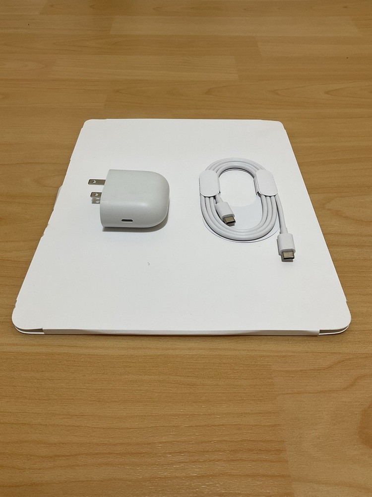 Google - 45W USB-C Walll Power Charger & USB- C CABLE - Snow