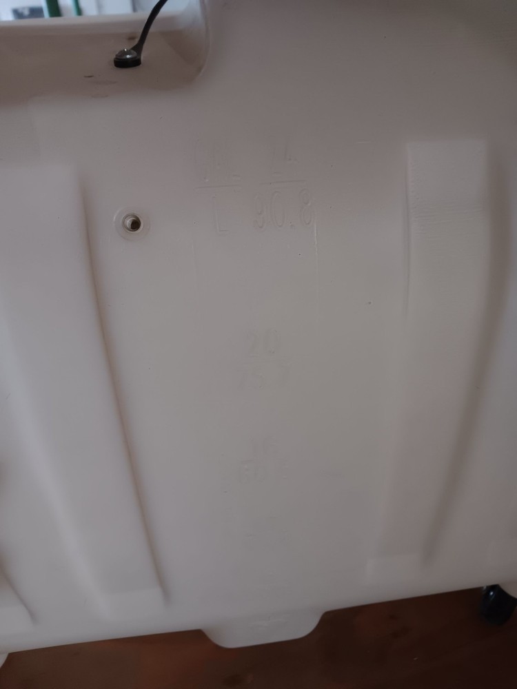 24 Gallon Water Storage Tank (3)