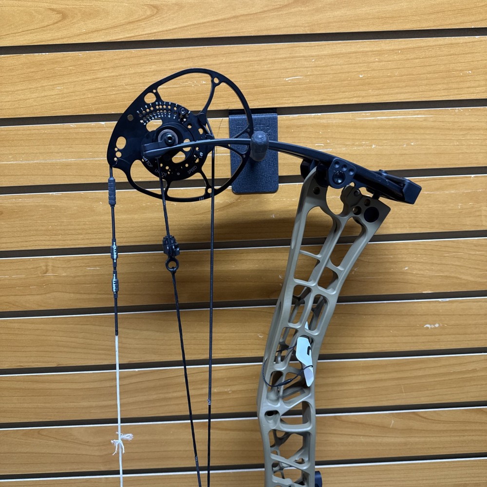 Item 3841 - Darton Archery Compound Bow - Tritech 35 - Flat Dark Earth