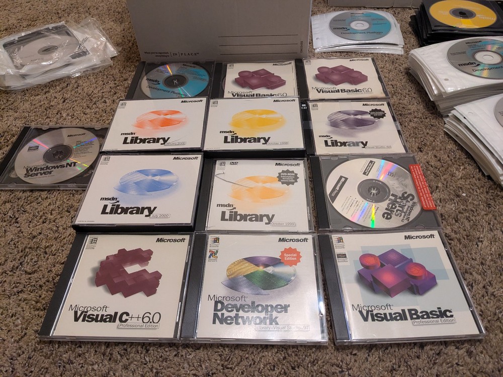 MASSIVE Microsoft MSDN DVD CD lot 1997-2010 (580+ Discs!) w/ binders + MORE