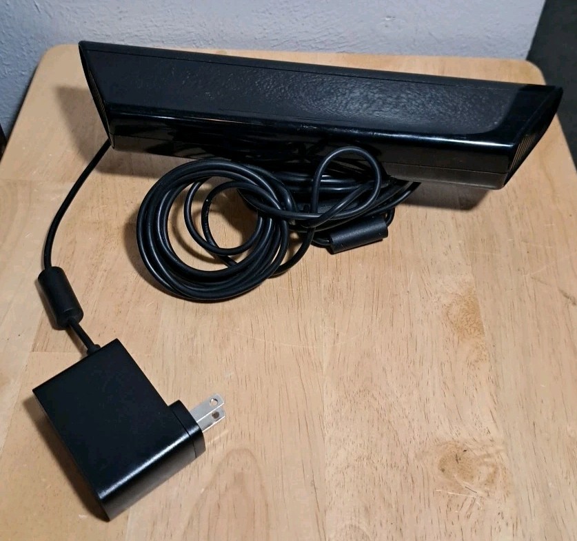 Xbox 360 Kinect Bundle: Sensor Bar 1414 with 8 Kinect Games