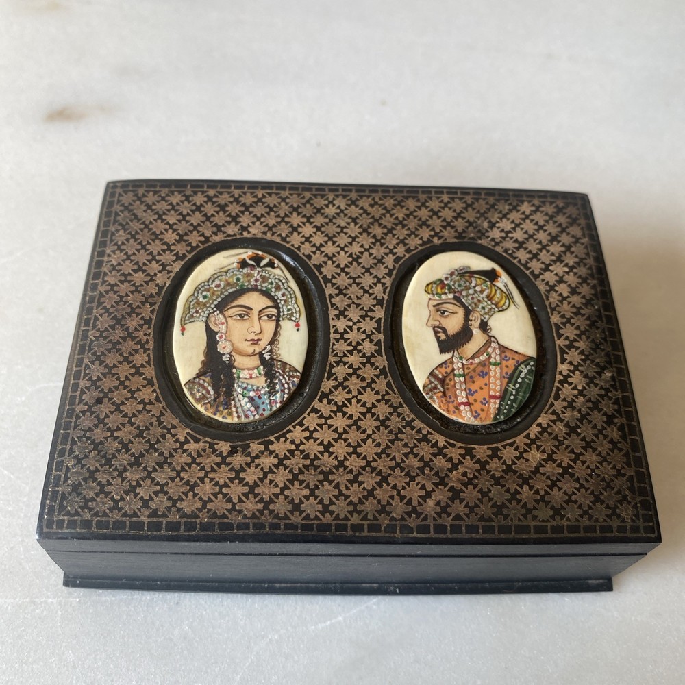 Indian Royal Mughal Portrait Rectangular Metal Box trinket. 7x9.5cm