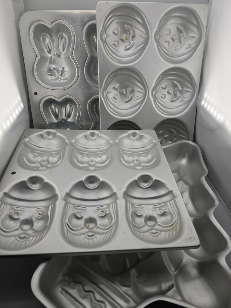 Vintage Wilton Baking Pans Set