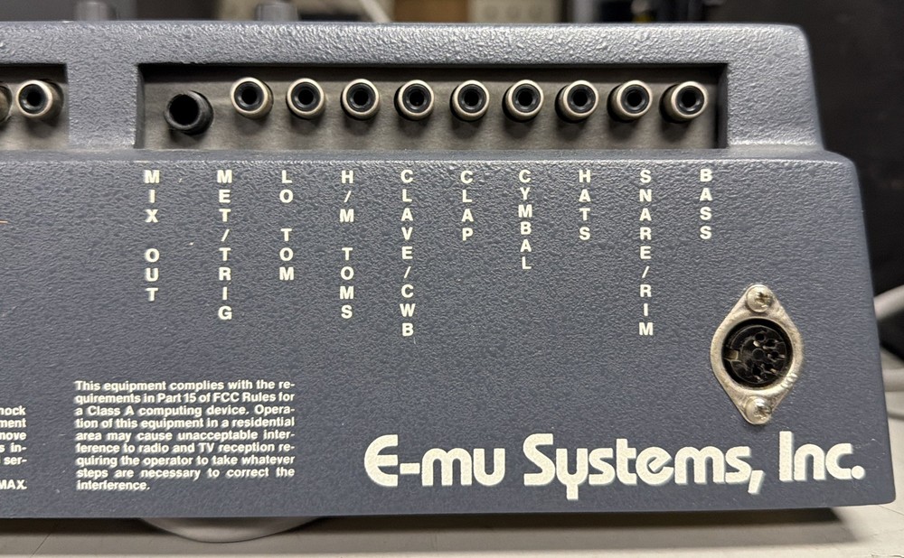 E-MU Systems Drumulator Model 7000 Vintage Drum Machine + Case + Original Manual