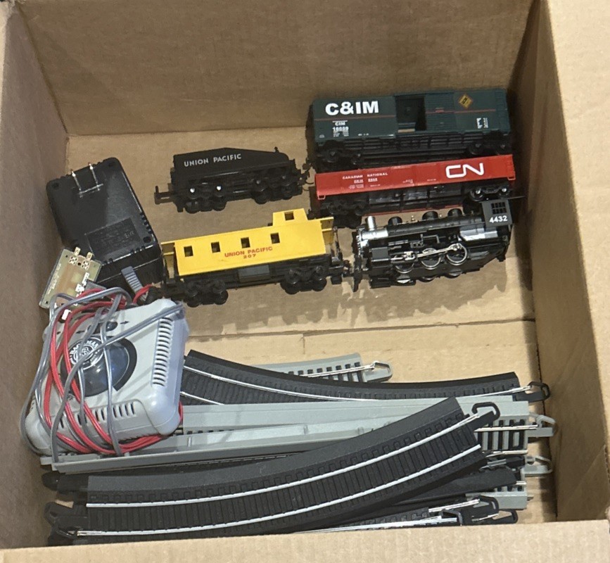 Bachmann Pacific Flyer HO Scale Train Set - Complete w/ 12 Track Pieces - Works