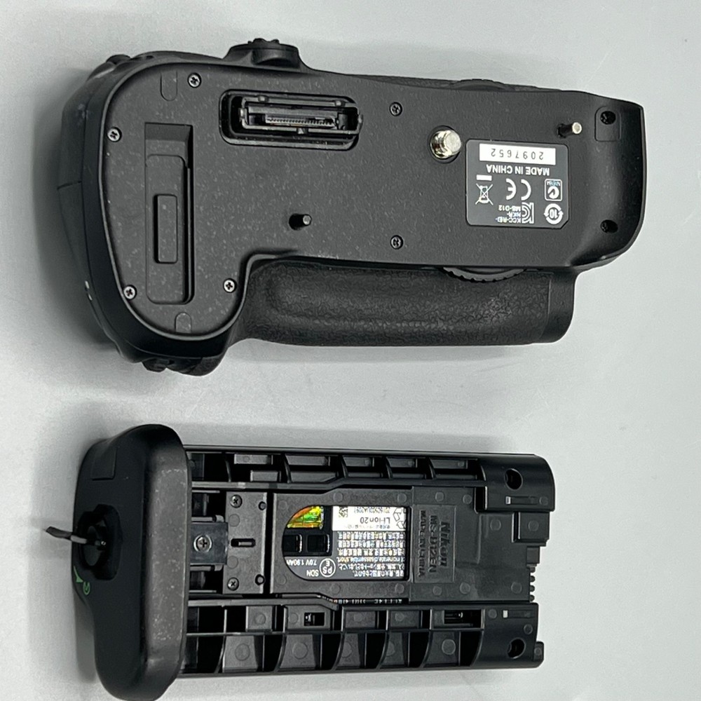 Tested / working NIKON MB-D12 Multi-Power Battery Pack w/ EN—EL15