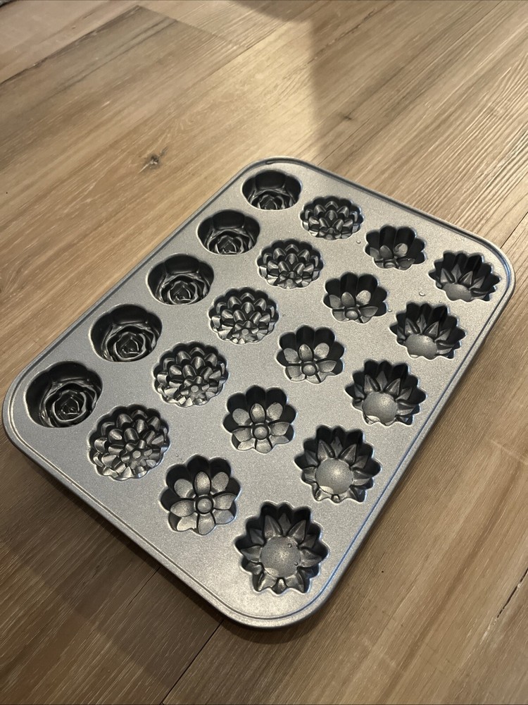 Cookie Mold Pan  20 Flowers 9x13