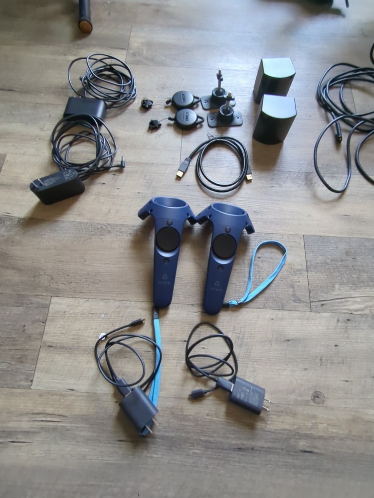 Used HTC Vive pro 2 - Full Kit +Box
