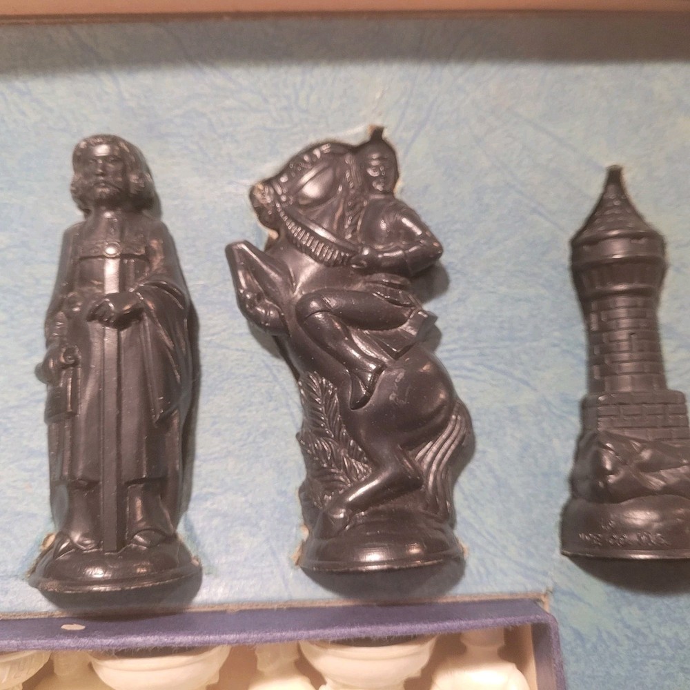 CHESS SET 1959 Renaissance #831 Felted Chessmen COMPLETE - 4” King - E S Lowe