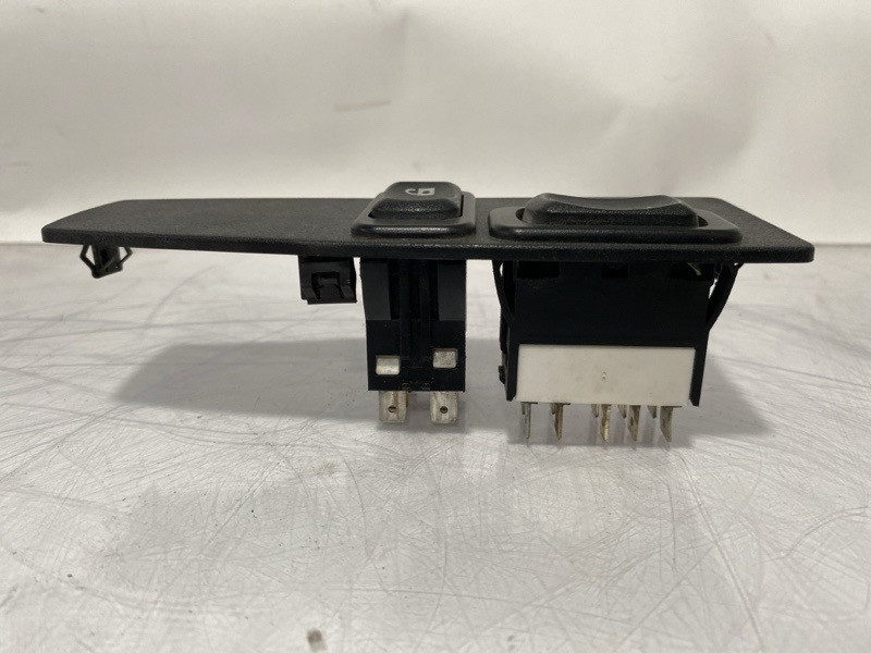 2020 Freightliner 122SD Power Window Switch (745-10197)