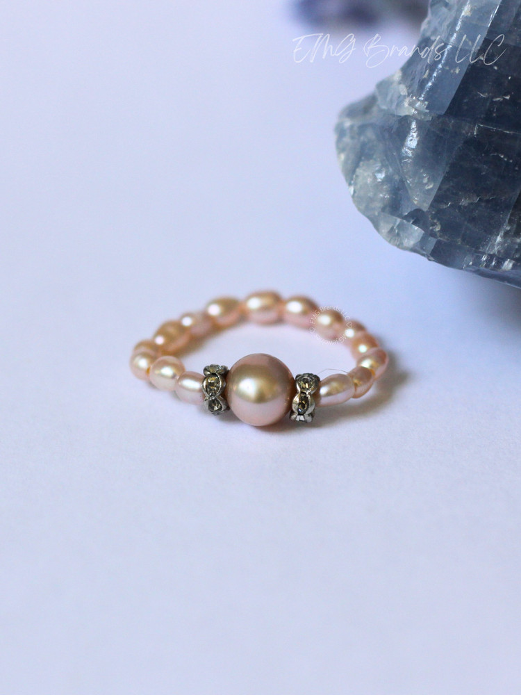 Peach Pearl Stretch Ring