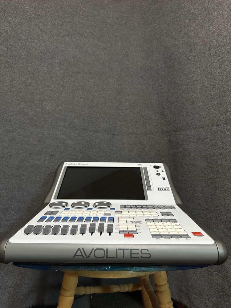Avolites Quartz Lighting Console Controller , Titan Moble Wing, Road Case, Bag
