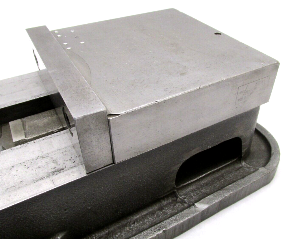 KURT ANGLOCK 6" MILLING MACHINE VISE w/ JAWS & HANDLE - #D60