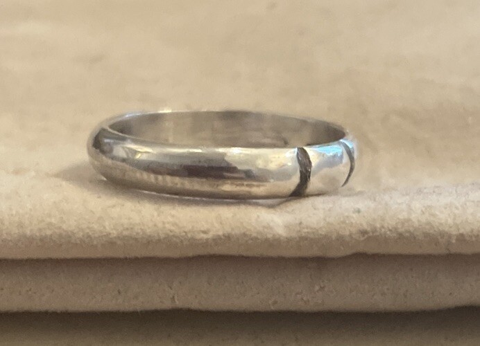 BEAUTIFUL 4MM STERLING SILVER 925 RING SIZE 8.5