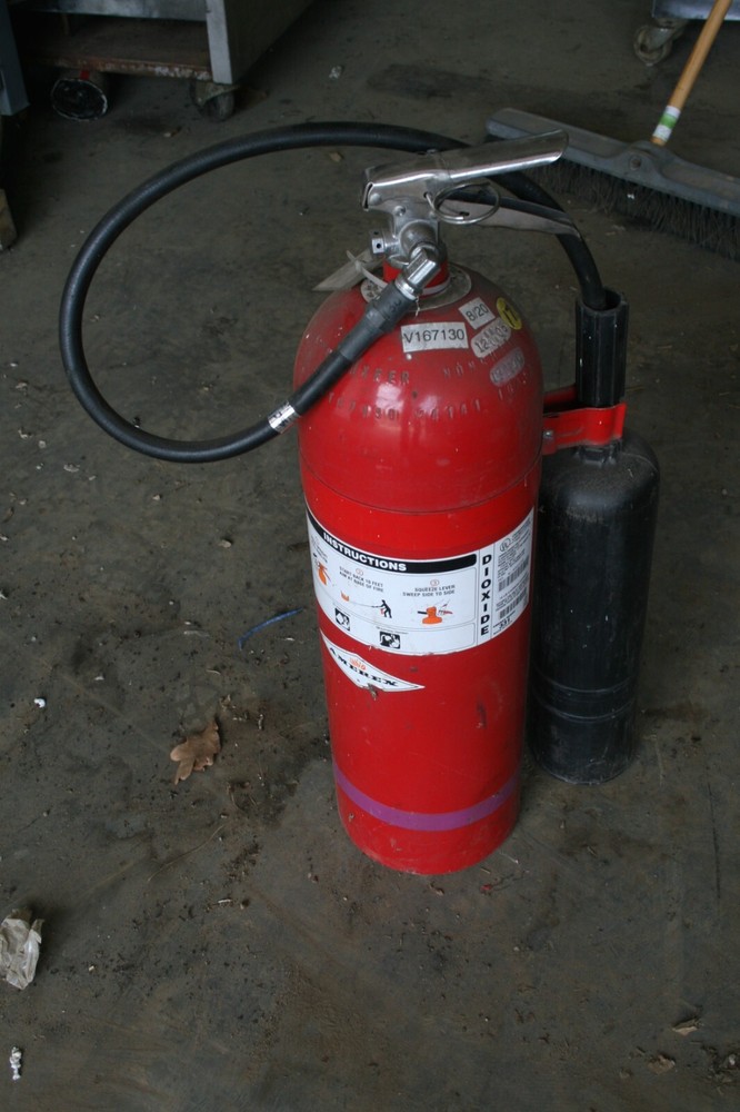 Amerex 331 Fire Extinguisher 10B:C Carbon Dioxide 15 Lb