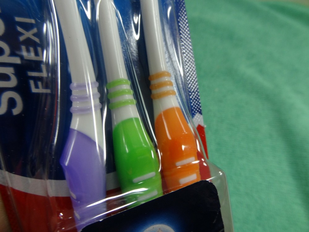 NEW Colgate Super Flexi Toothbrushes -3 Pack- Multi Color - MEDIUM
