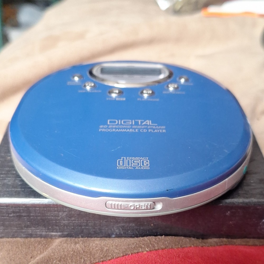 Durabrand CD-85 Programmable CD Player Blue Bass Boost ESP Anti-Skip LCD