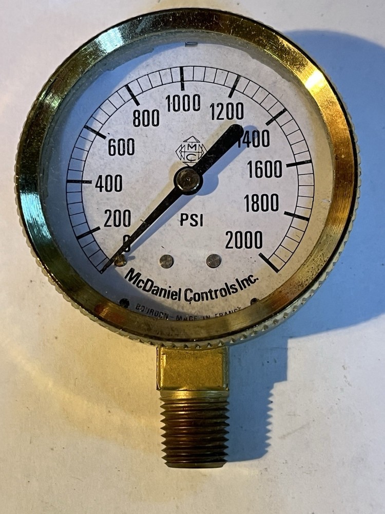McDaniel Control Gauge 0-2000psi 1/4NPT Code UM