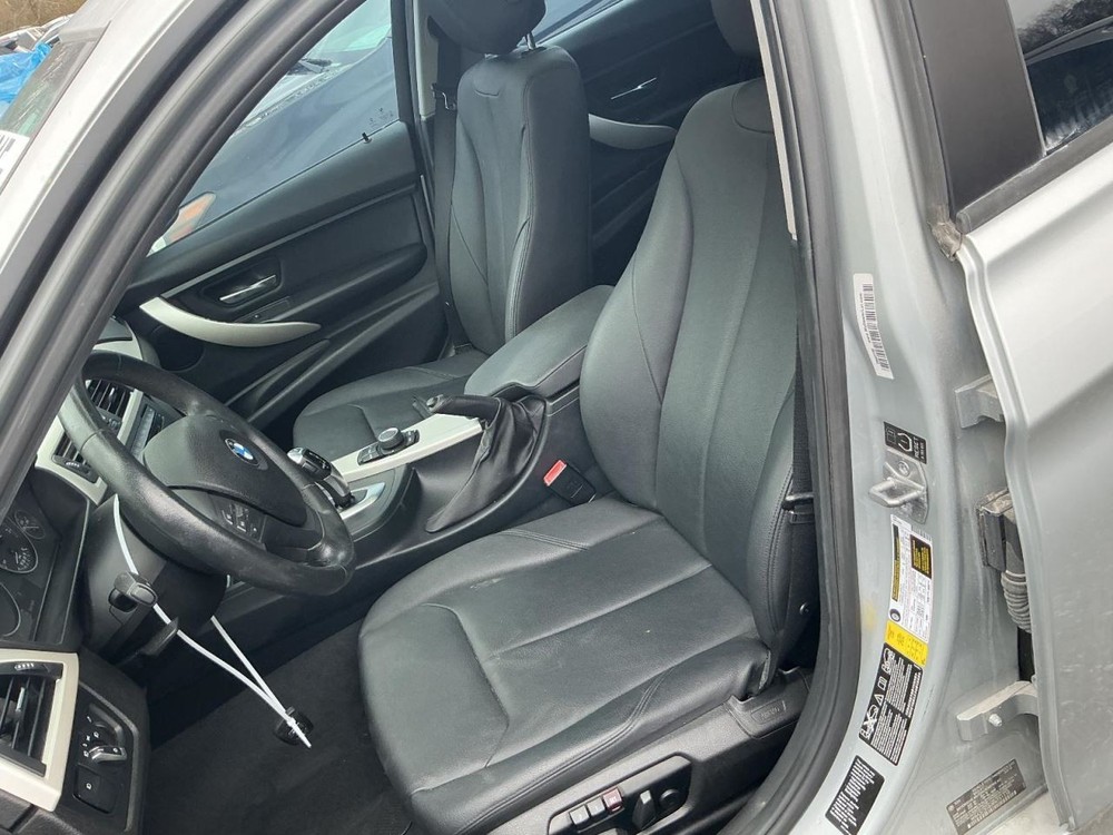 320I 2015 Glove Box 4982380
