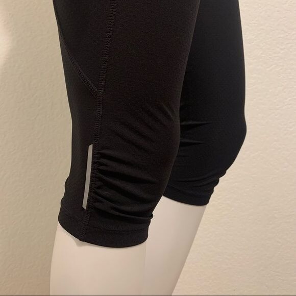 Athleta XS Black Crop Athletic Leggings